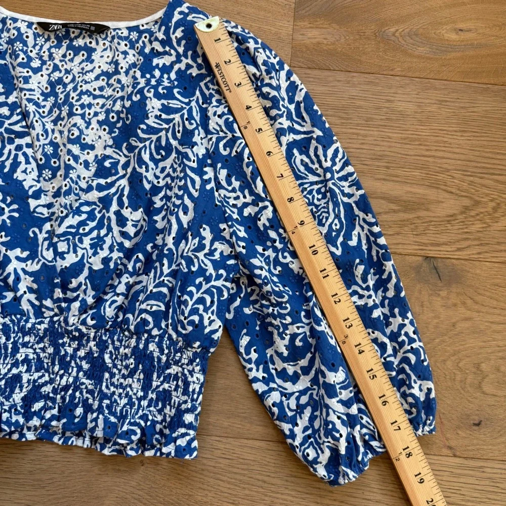 Zara Blue White Eyelet Floral Smocked Crop Top V-Neck Puff Sleeve Blouse Medium